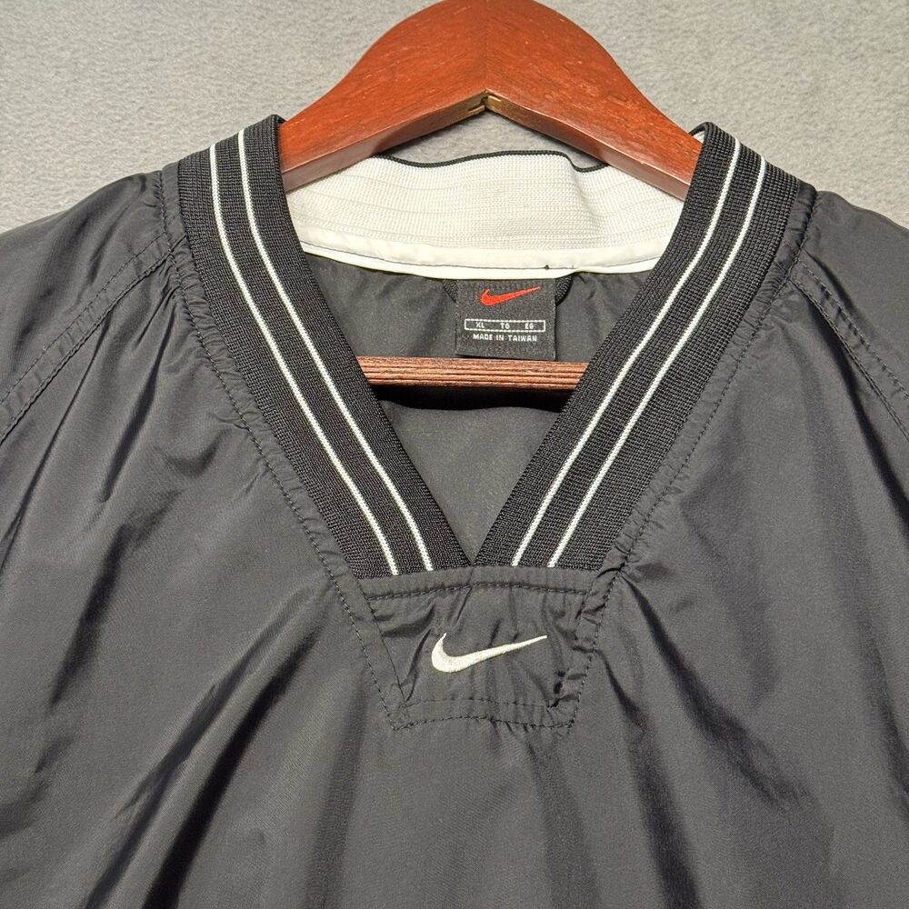 Nike Mens XL Pullover Windbreaker Black White V Neck Athletic Jacket Vintage - Picture 4 of 9